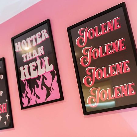 Maevela Apartments ☆ Pink Luxury Apartment With Balcony - Birmingham City Centre - 5 Min Walk From Bullring, Cube, Mailbox, New Street Station - Free Netflix & Wifi Extérieur photo