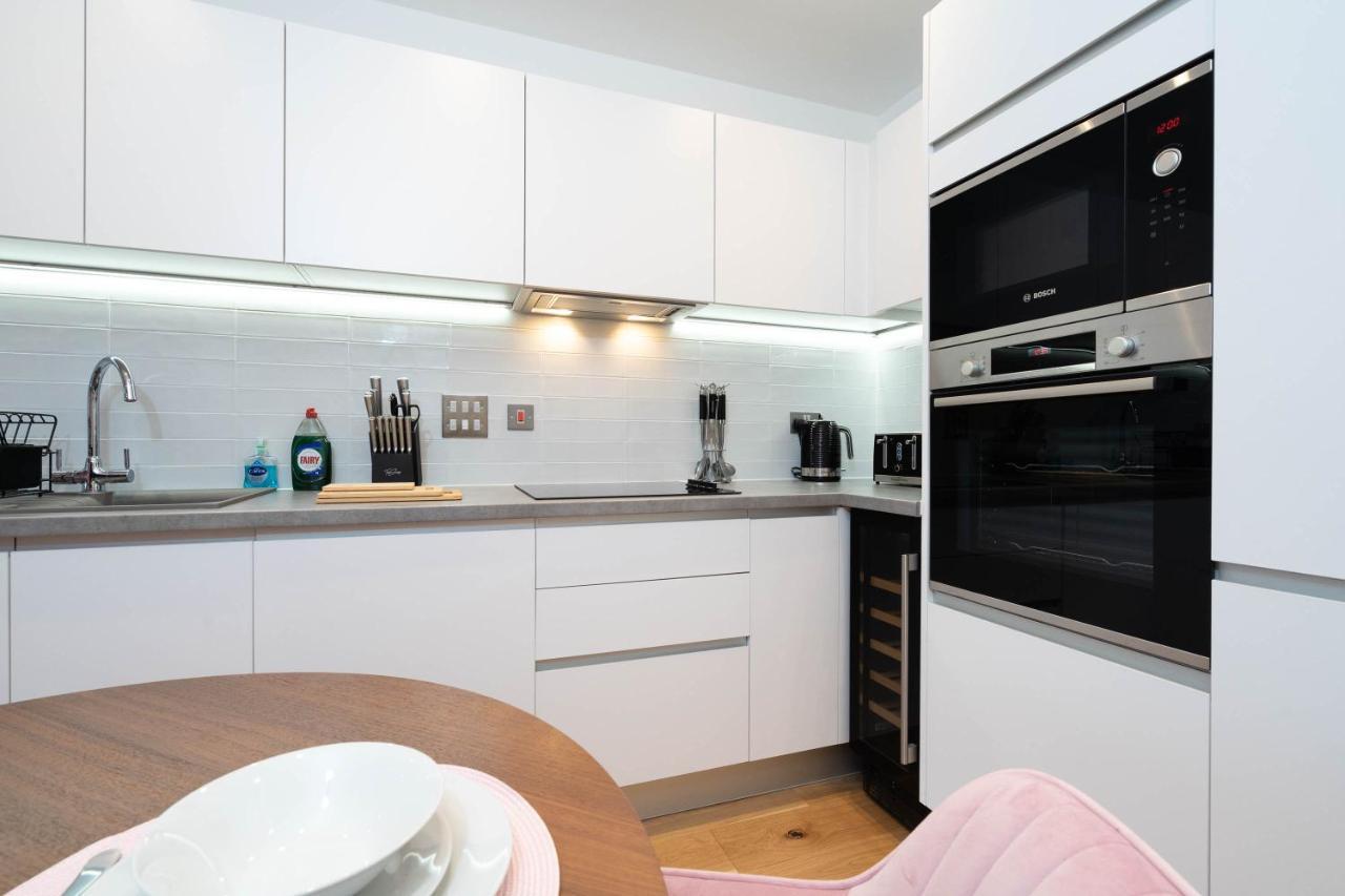 Maevela Apartments ☆ Pink Luxury Apartment With Balcony - Birmingham City Centre - 5 Min Walk From Bullring, Cube, Mailbox, New Street Station - Free Netflix & Wifi Extérieur photo