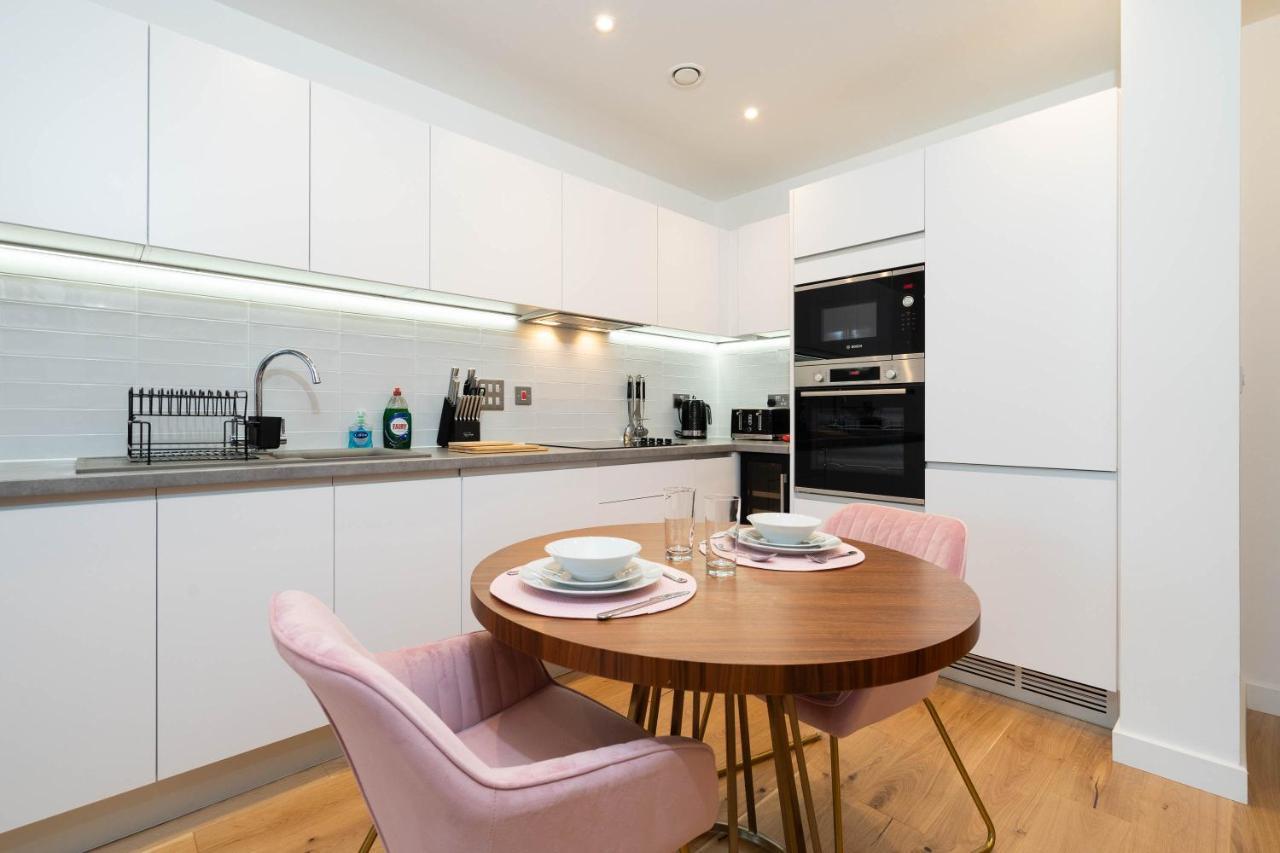 Maevela Apartments ☆ Pink Luxury Apartment With Balcony - Birmingham City Centre - 5 Min Walk From Bullring, Cube, Mailbox, New Street Station - Free Netflix & Wifi Extérieur photo