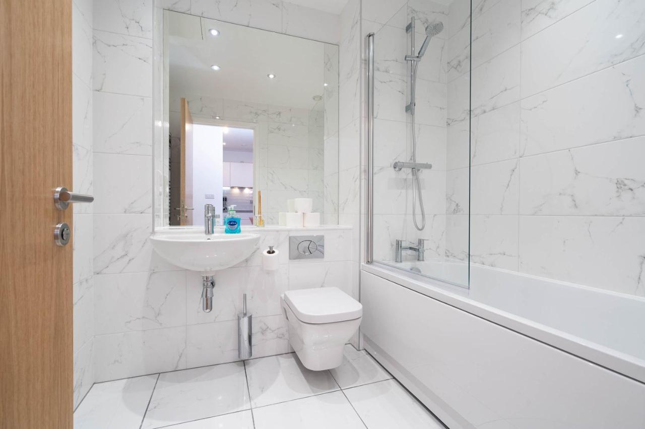 Maevela Apartments ☆ Pink Luxury Apartment With Balcony - Birmingham City Centre - 5 Min Walk From Bullring, Cube, Mailbox, New Street Station - Free Netflix & Wifi Extérieur photo