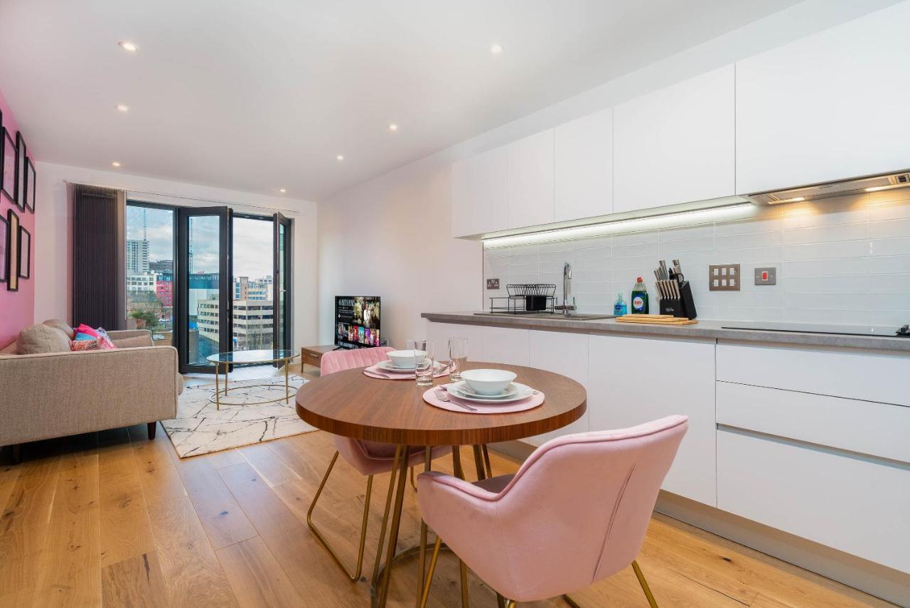 Maevela Apartments ☆ Pink Luxury Apartment With Balcony - Birmingham City Centre - 5 Min Walk From Bullring, Cube, Mailbox, New Street Station - Free Netflix & Wifi Extérieur photo