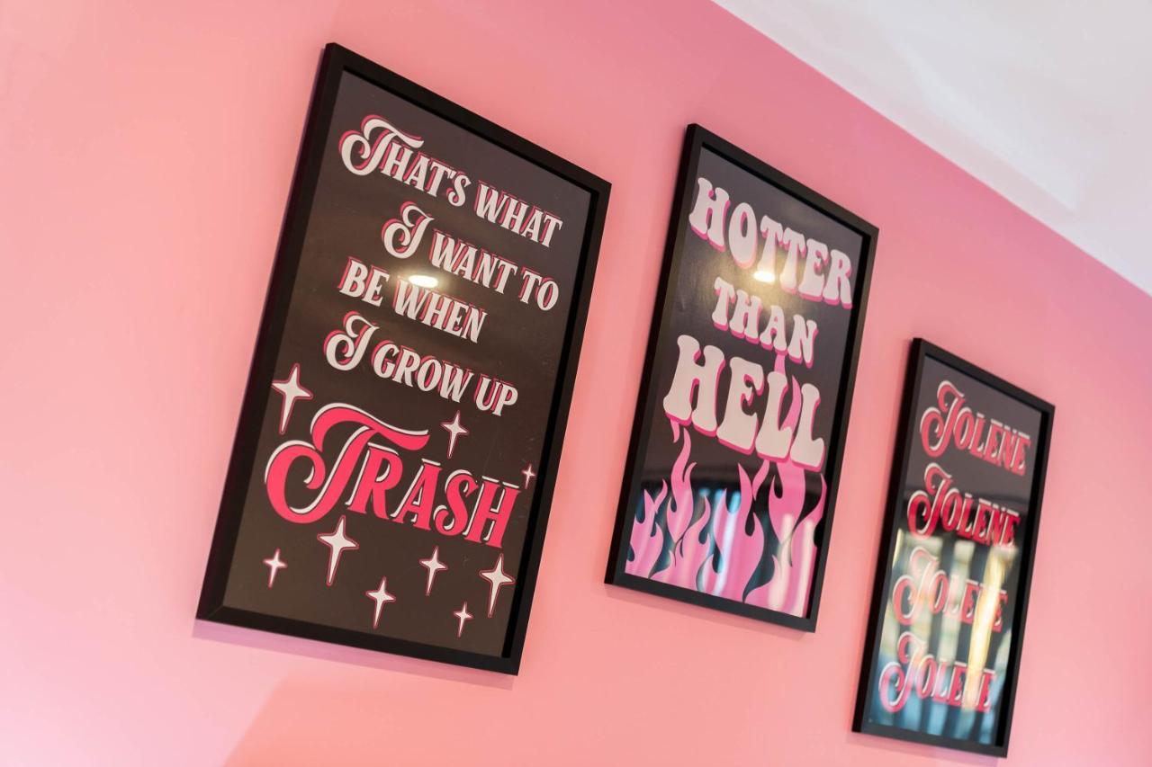 Maevela Apartments ☆ Pink Luxury Apartment With Balcony - Birmingham City Centre - 5 Min Walk From Bullring, Cube, Mailbox, New Street Station - Free Netflix & Wifi Extérieur photo