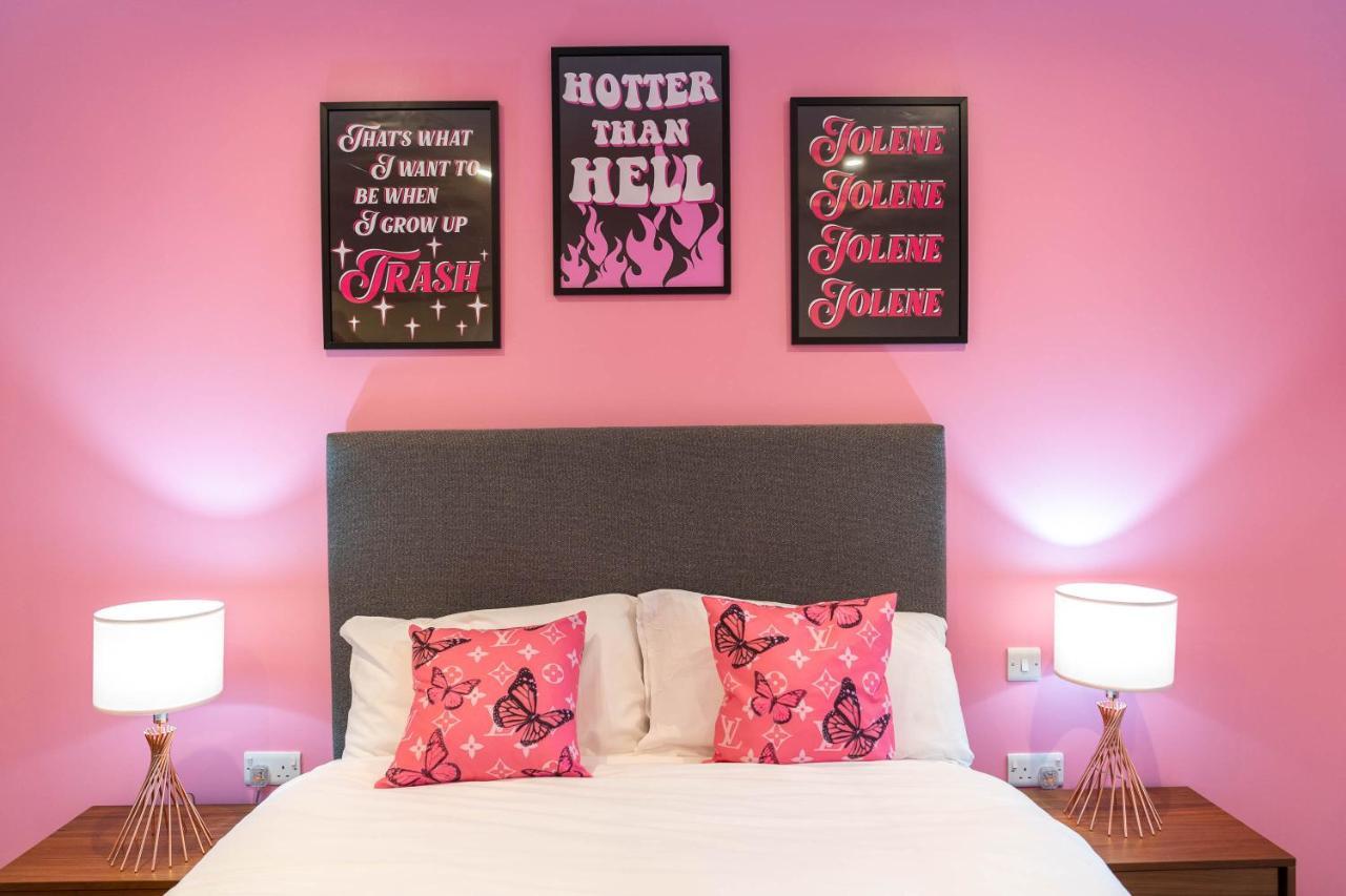 Maevela Apartments ☆ Pink Luxury Apartment With Balcony - Birmingham City Centre - 5 Min Walk From Bullring, Cube, Mailbox, New Street Station - Free Netflix & Wifi Extérieur photo