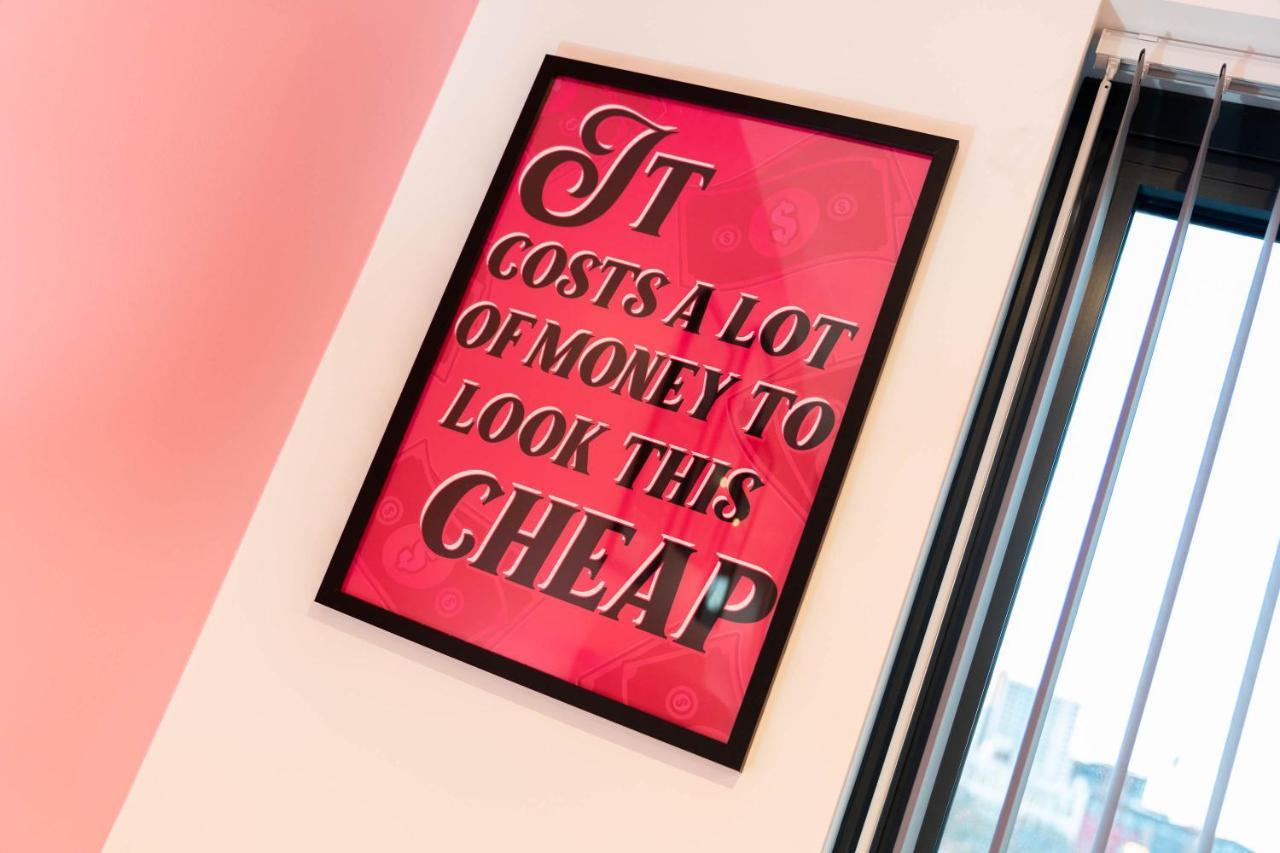 Maevela Apartments ☆ Pink Luxury Apartment With Balcony - Birmingham City Centre - 5 Min Walk From Bullring, Cube, Mailbox, New Street Station - Free Netflix & Wifi Extérieur photo