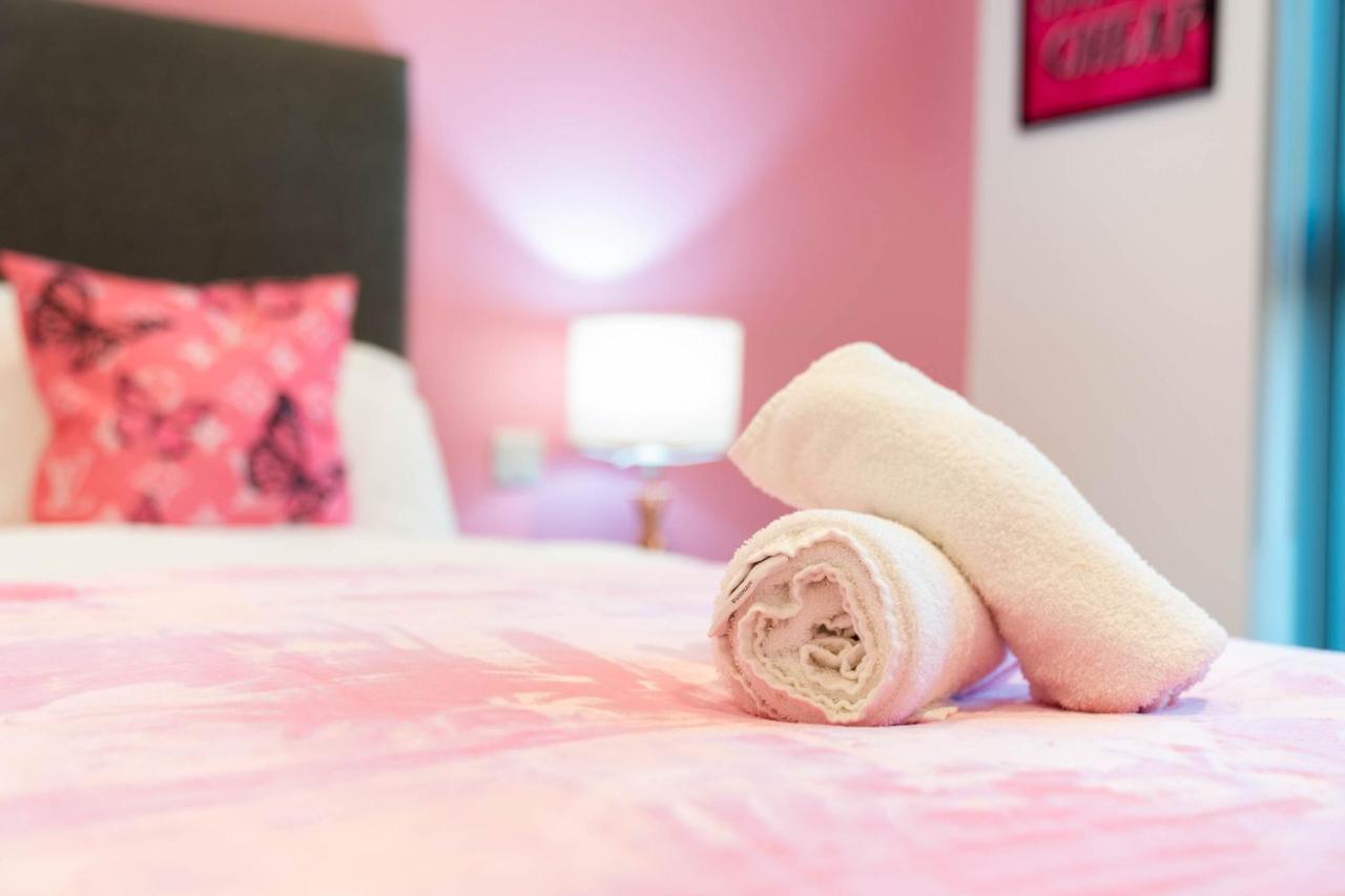 Maevela Apartments ☆ Pink Luxury Apartment With Balcony - Birmingham City Centre - 5 Min Walk From Bullring, Cube, Mailbox, New Street Station - Free Netflix & Wifi Extérieur photo